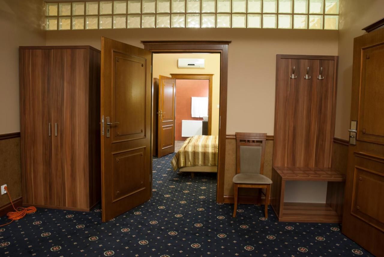 Отель Hotel Dwór Galicja Сталёва-Воля